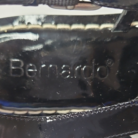 Bernardo Glossy Black Gladiator Sandals with Coin Accents Size 10 - Picture 2 of 6